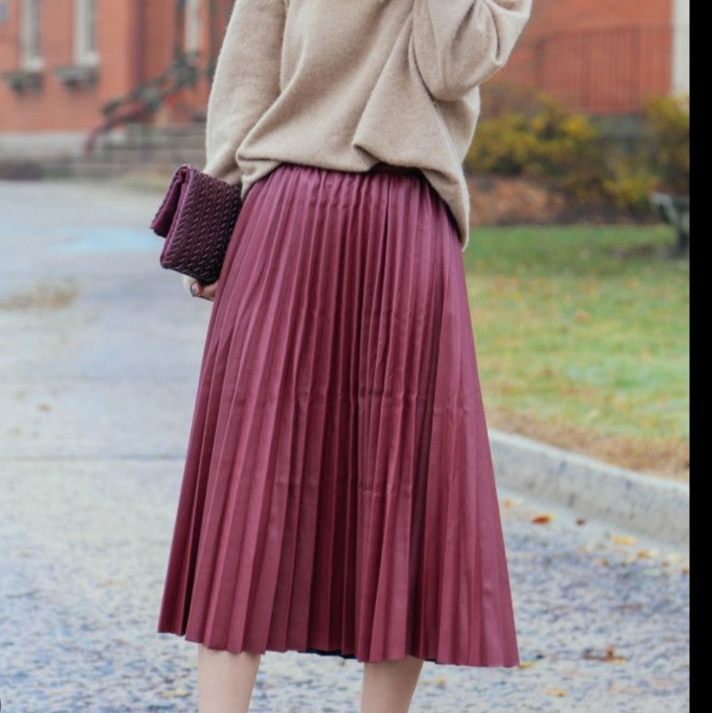 NWT Banana Republic Maroon Pleated Midi Skirt